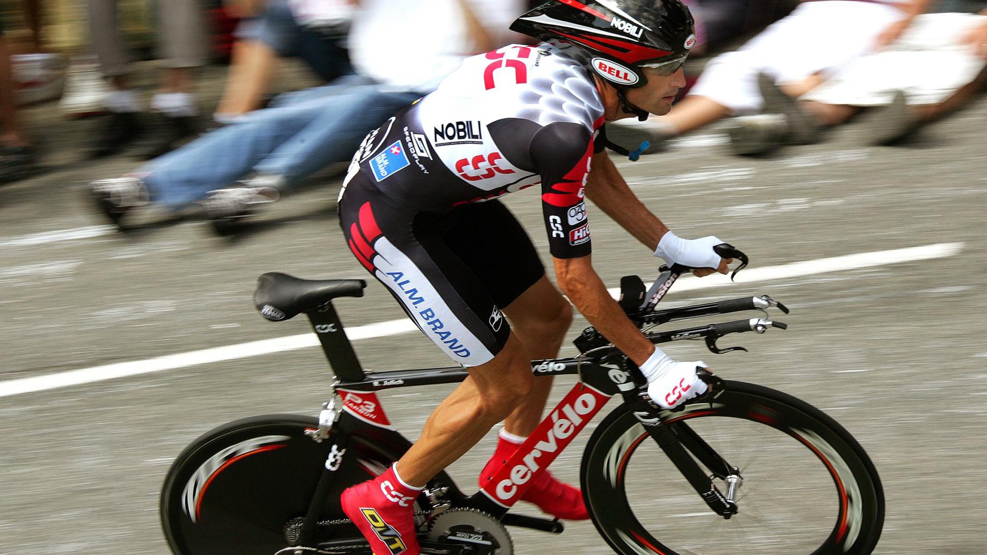 kaiyun体育-_冰上帆车赛：极速滑行的极限运动_，冰上风帆