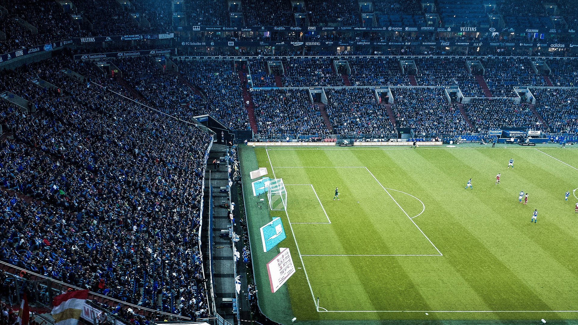 开云平台-“足球+健康”理念在全国基层广泛传播，运动全民化深入人心，足球运动在全民健身中的意义